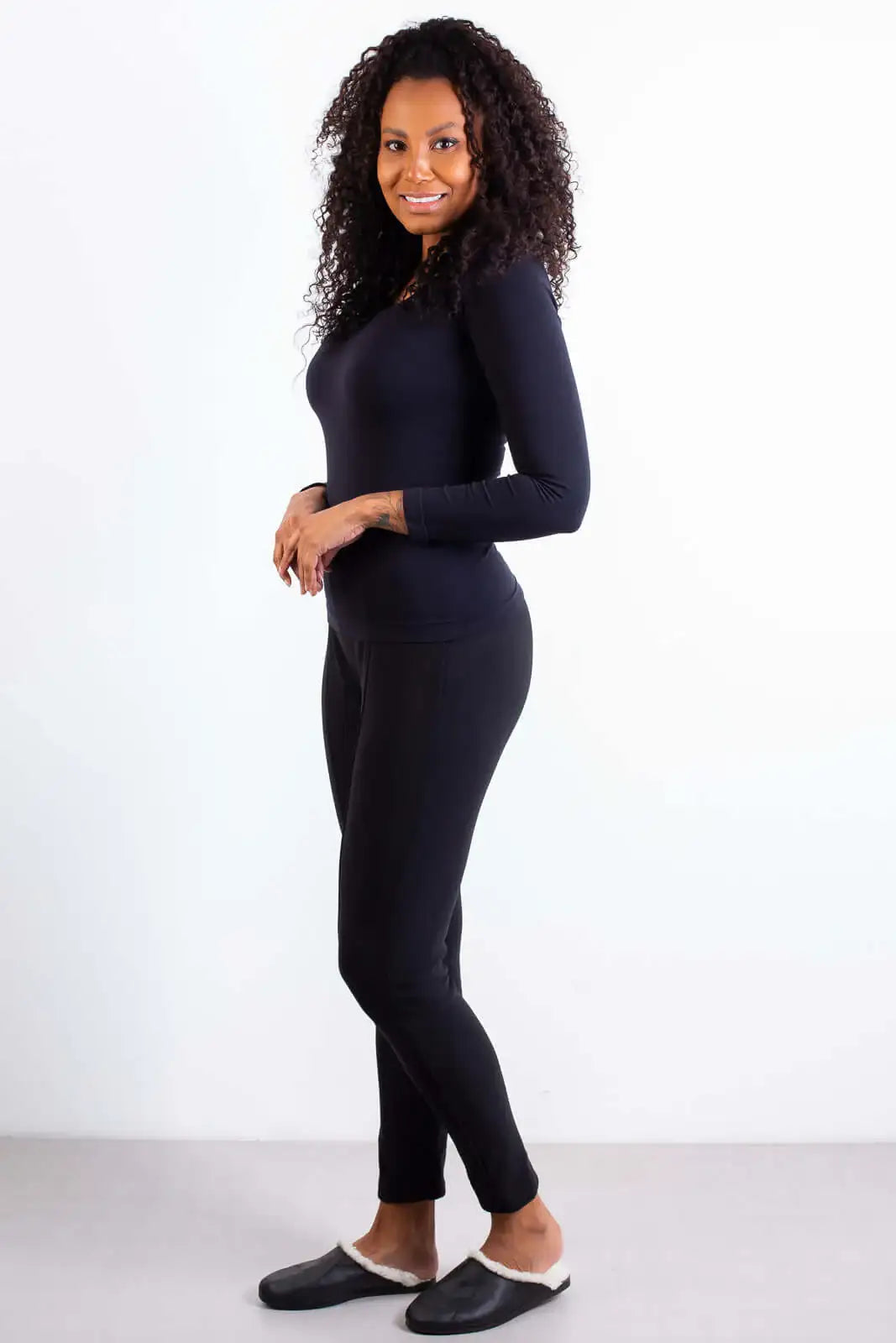 Chinelo pantufa em couro unissex forrada com pelo 6101 - Enluaze