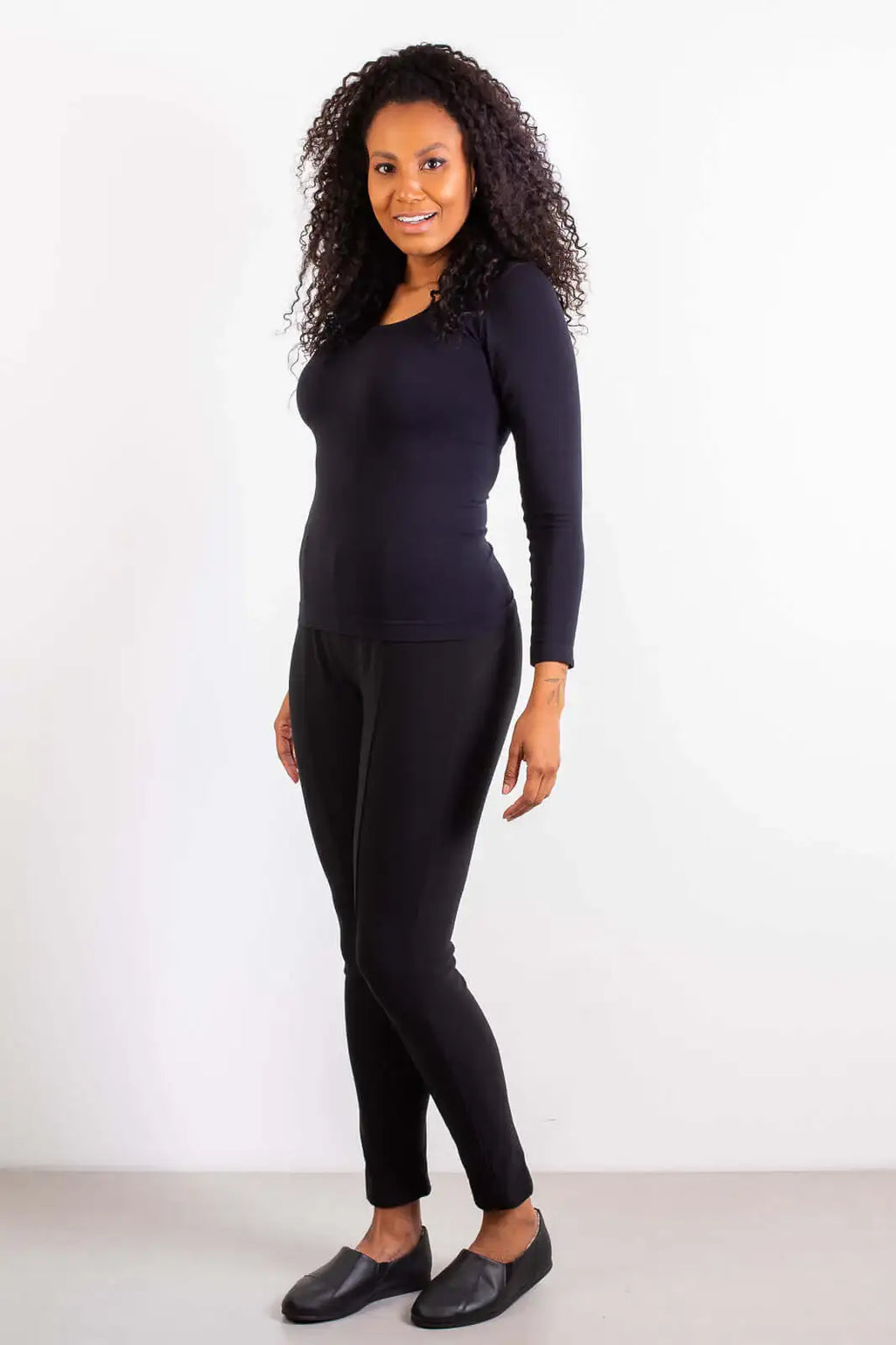 Sapatilha pantufa em couro unissex forrada com pelo 6103 - Enluaze