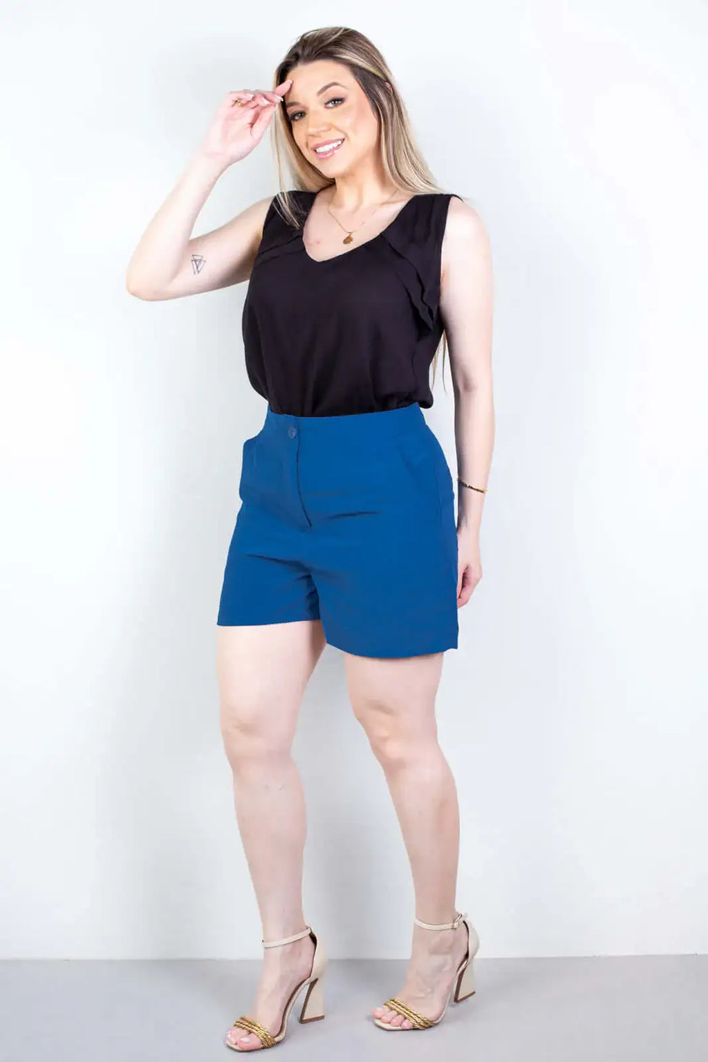 Short feminino alfaiataria com bolsos 64098 - Enluaze