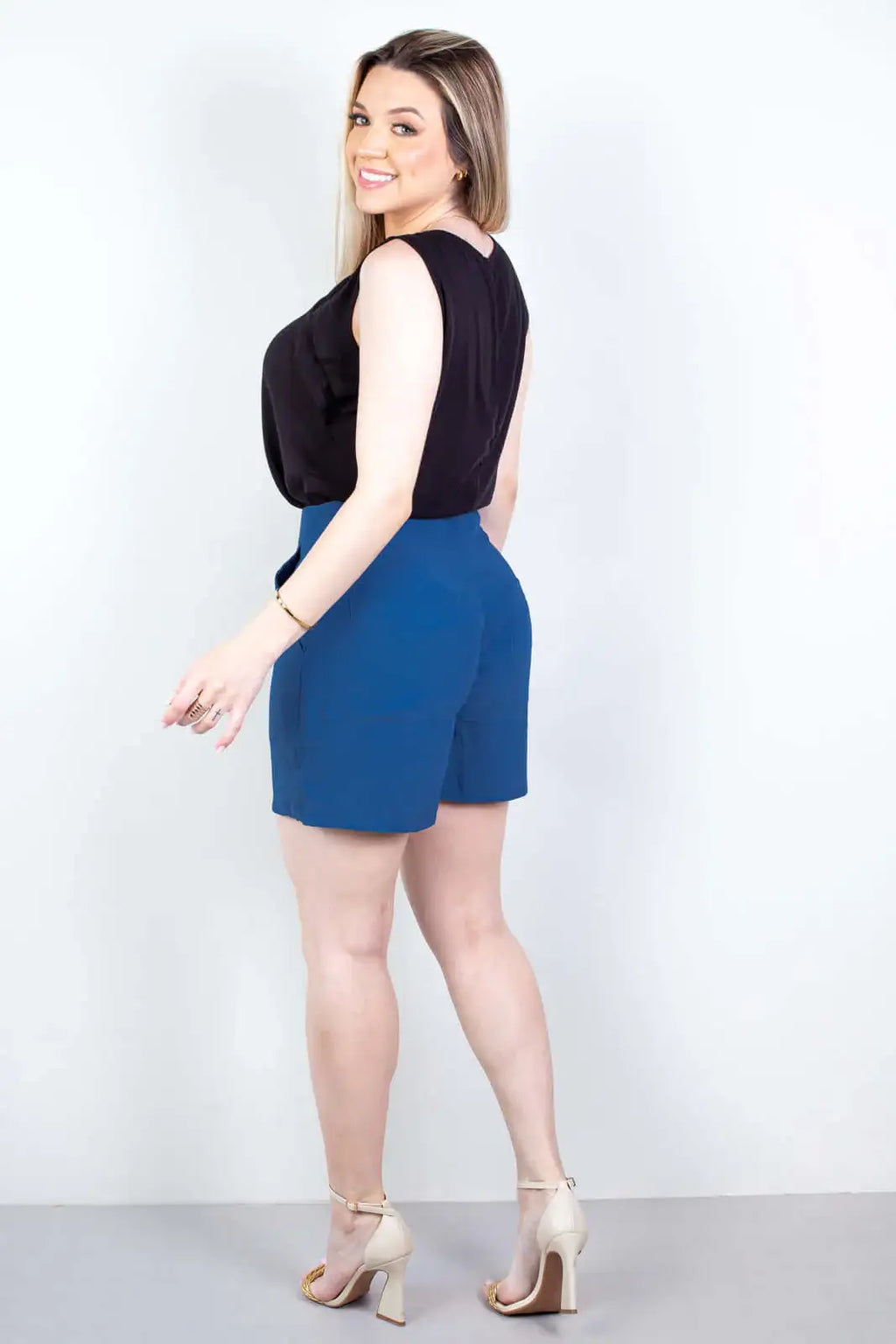 Short feminino alfaiataria com bolsos 64098 - Enluaze