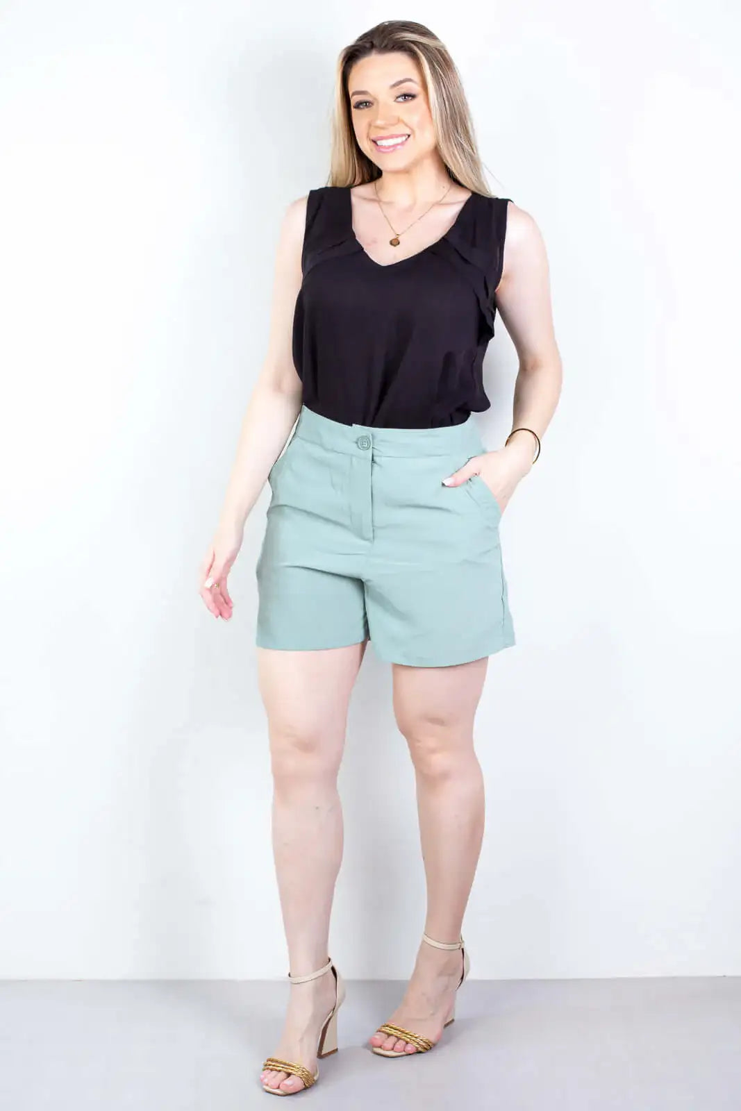 Short feminino alfaiataria com bolsos 64098 - Enluaze