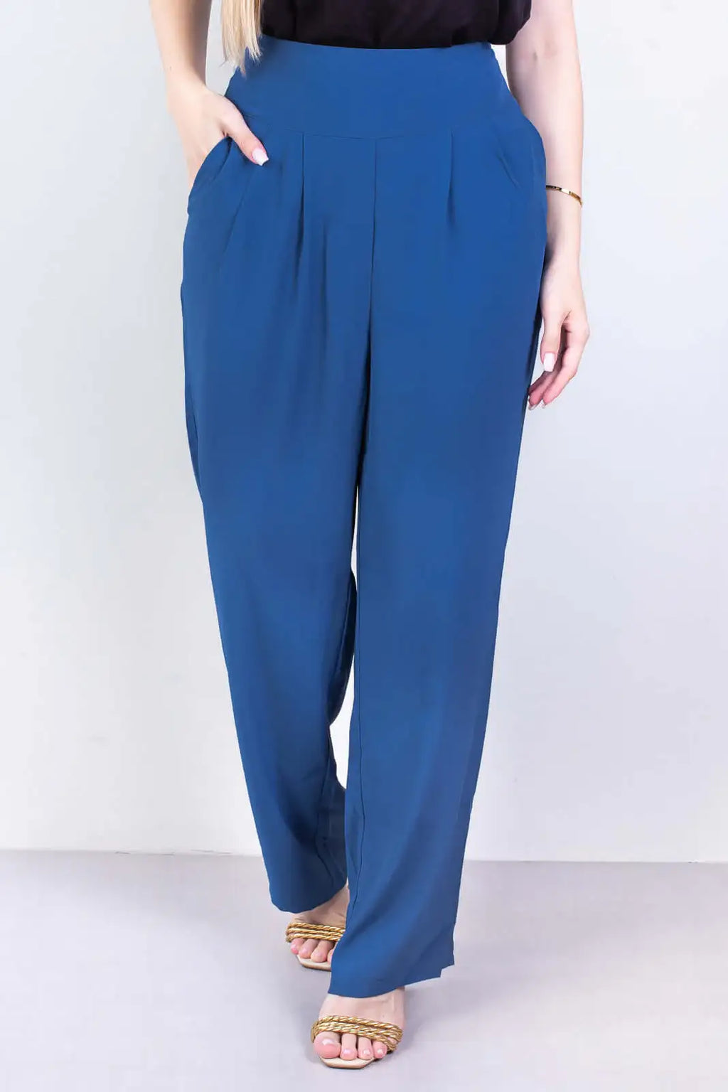 Calça feminina alfaiataria corte reto 64108 - Enluaze