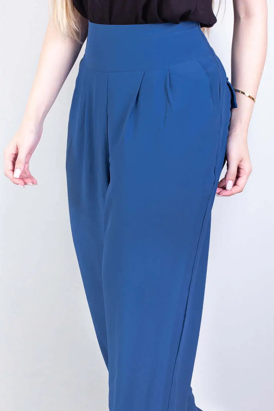 Calça feminina alfaiataria corte reto 64108 - Enluaze