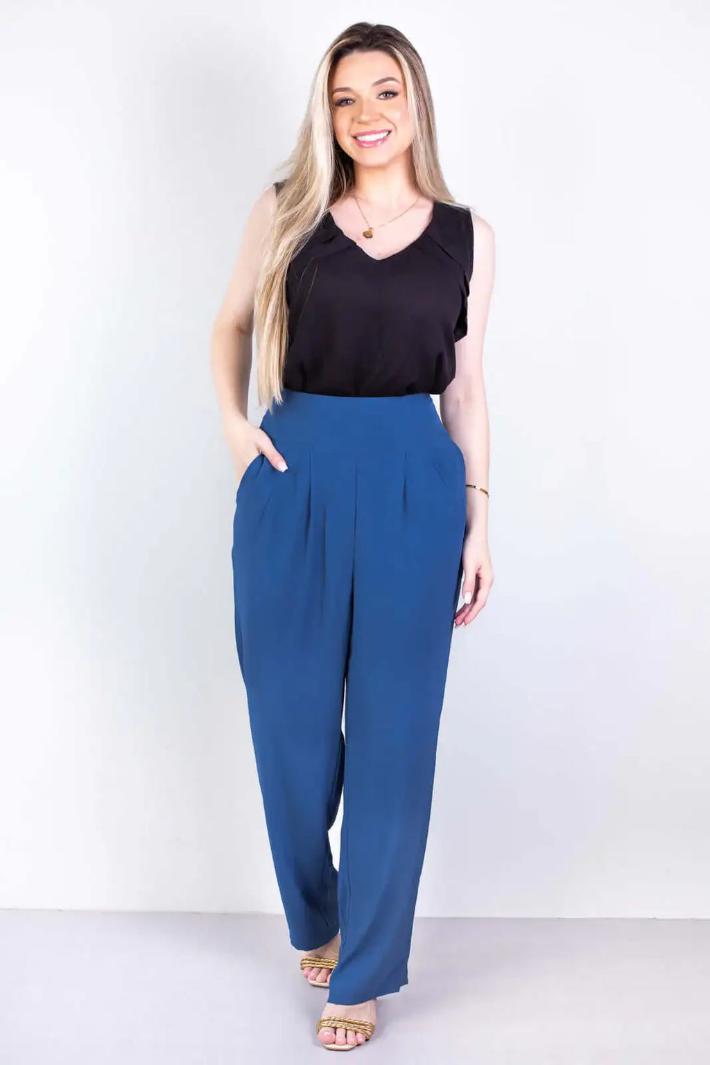 Calça feminina alfaiataria corte reto 64108 - Enluaze