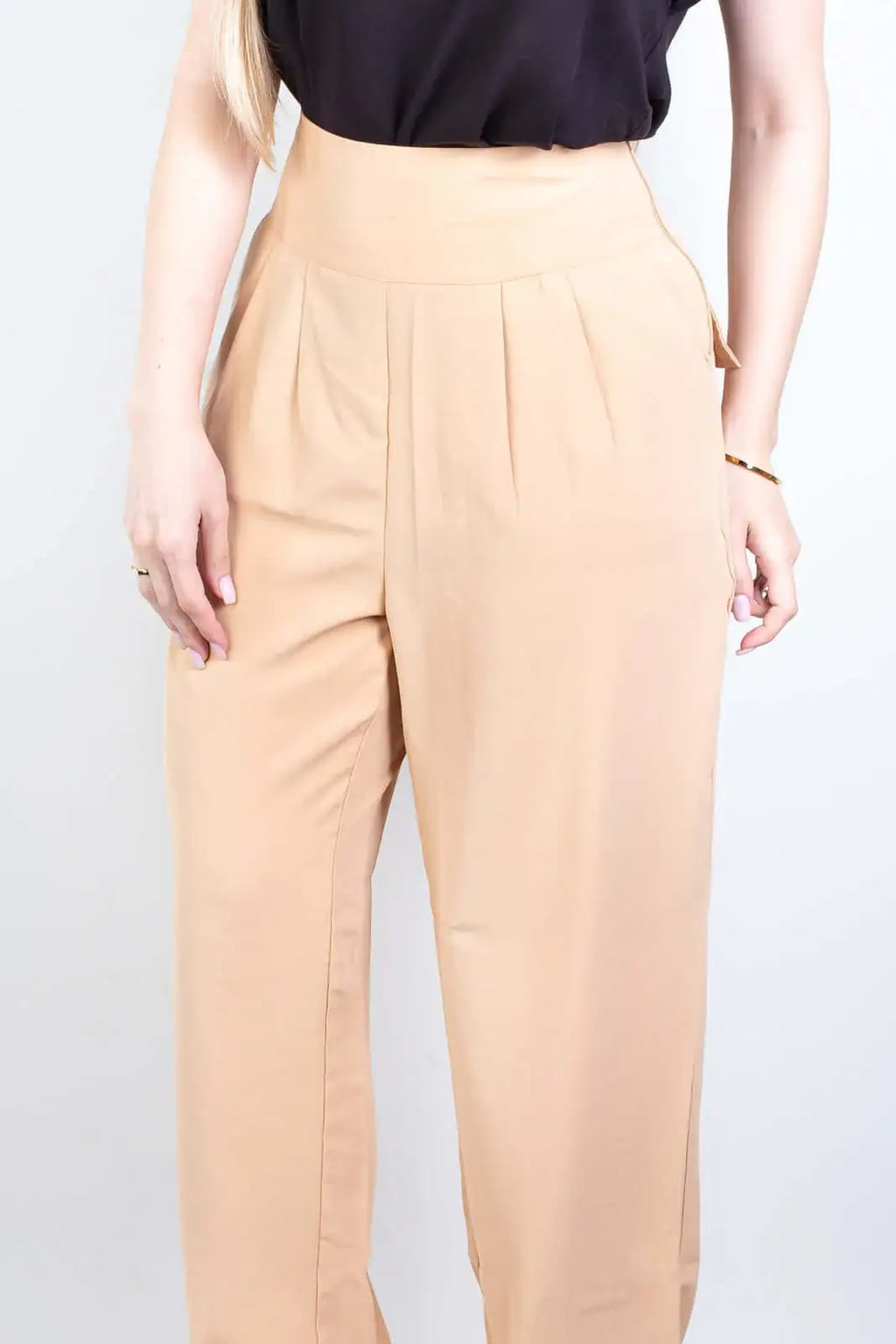 Calça feminina alfaiataria corte reto 64108 - Enluaze