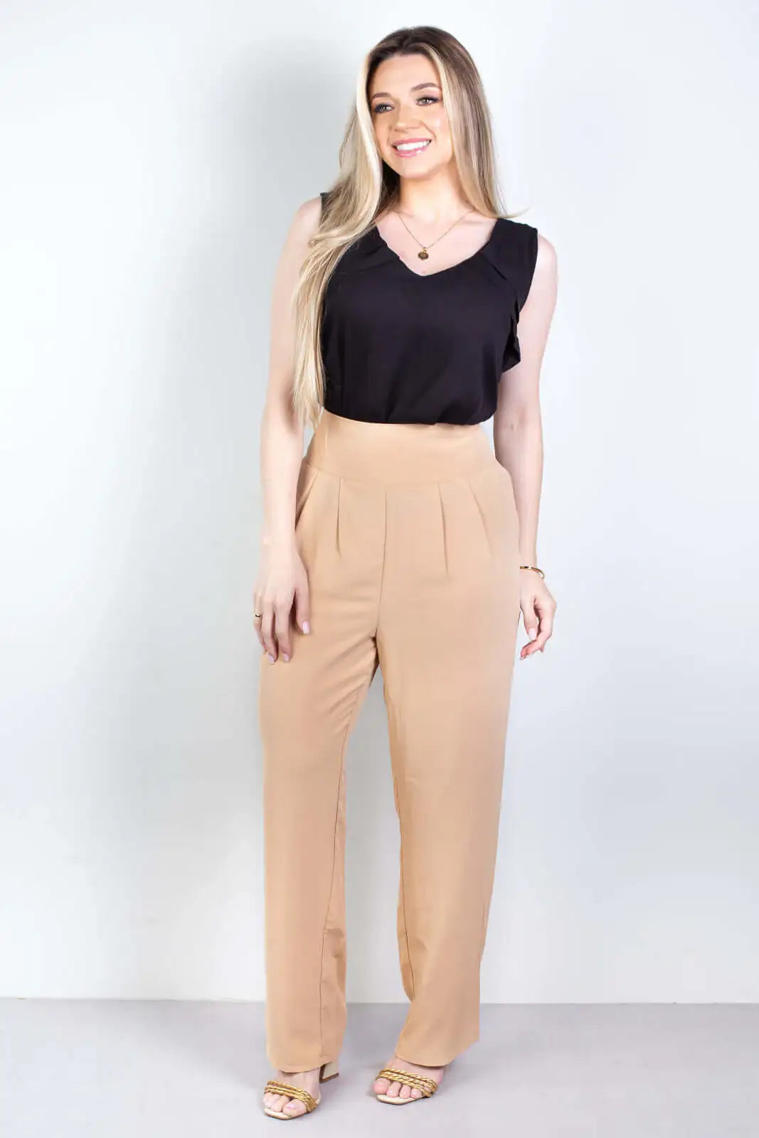 Calça feminina alfaiataria corte reto 64108 - Enluaze