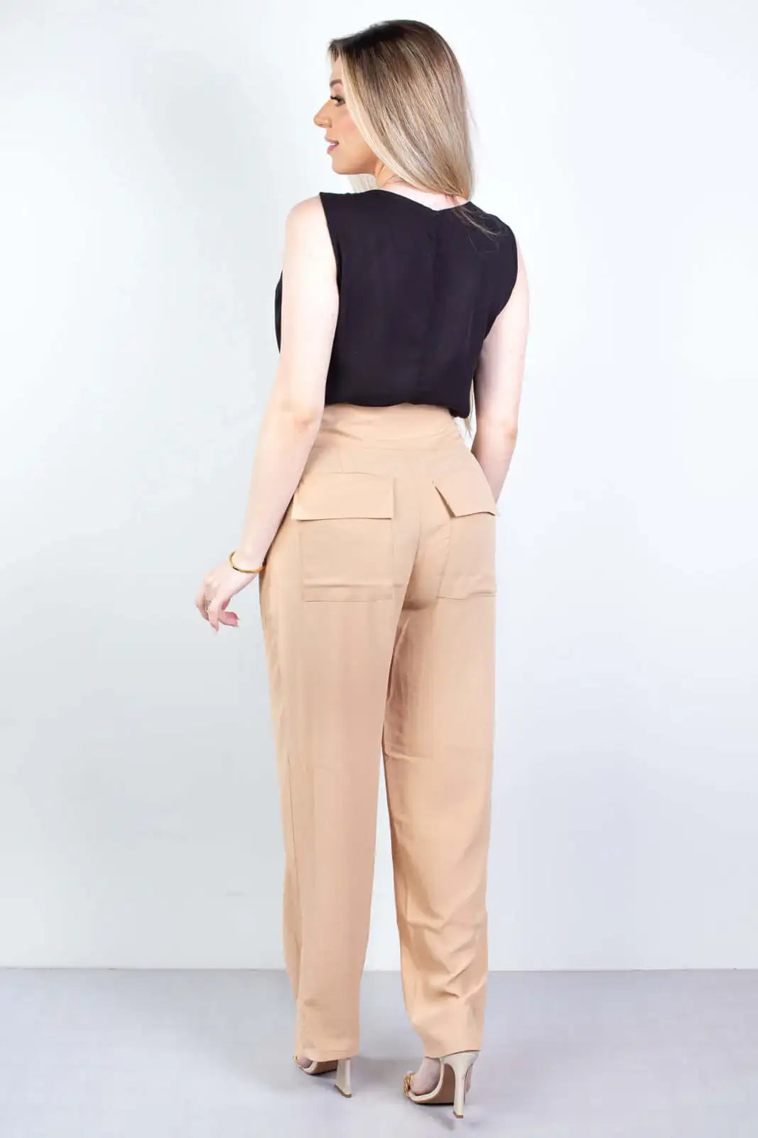 Calça feminina alfaiataria corte reto 64108 - Enluaze