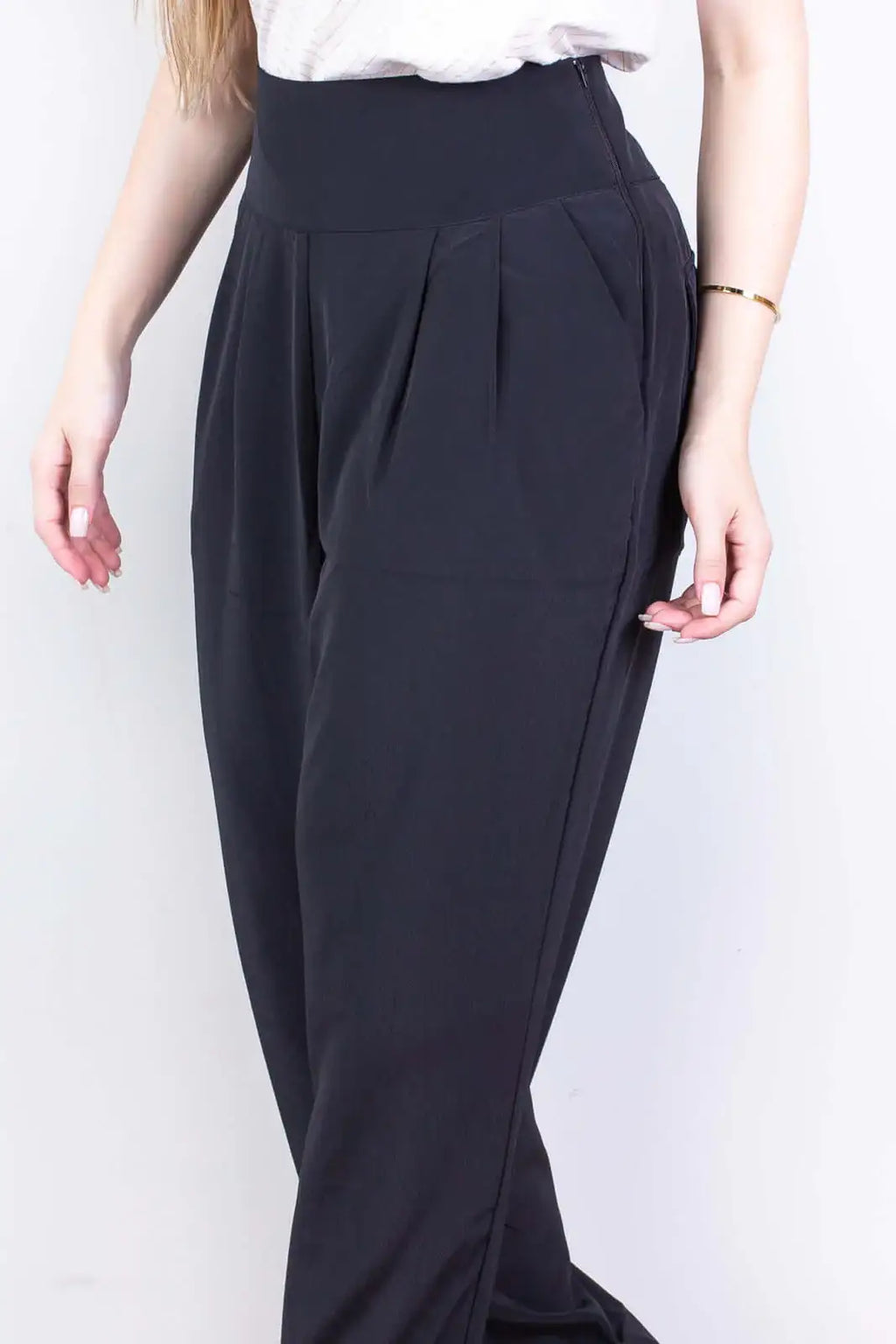 Calça feminina alfaiataria corte reto 64108 - Enluaze