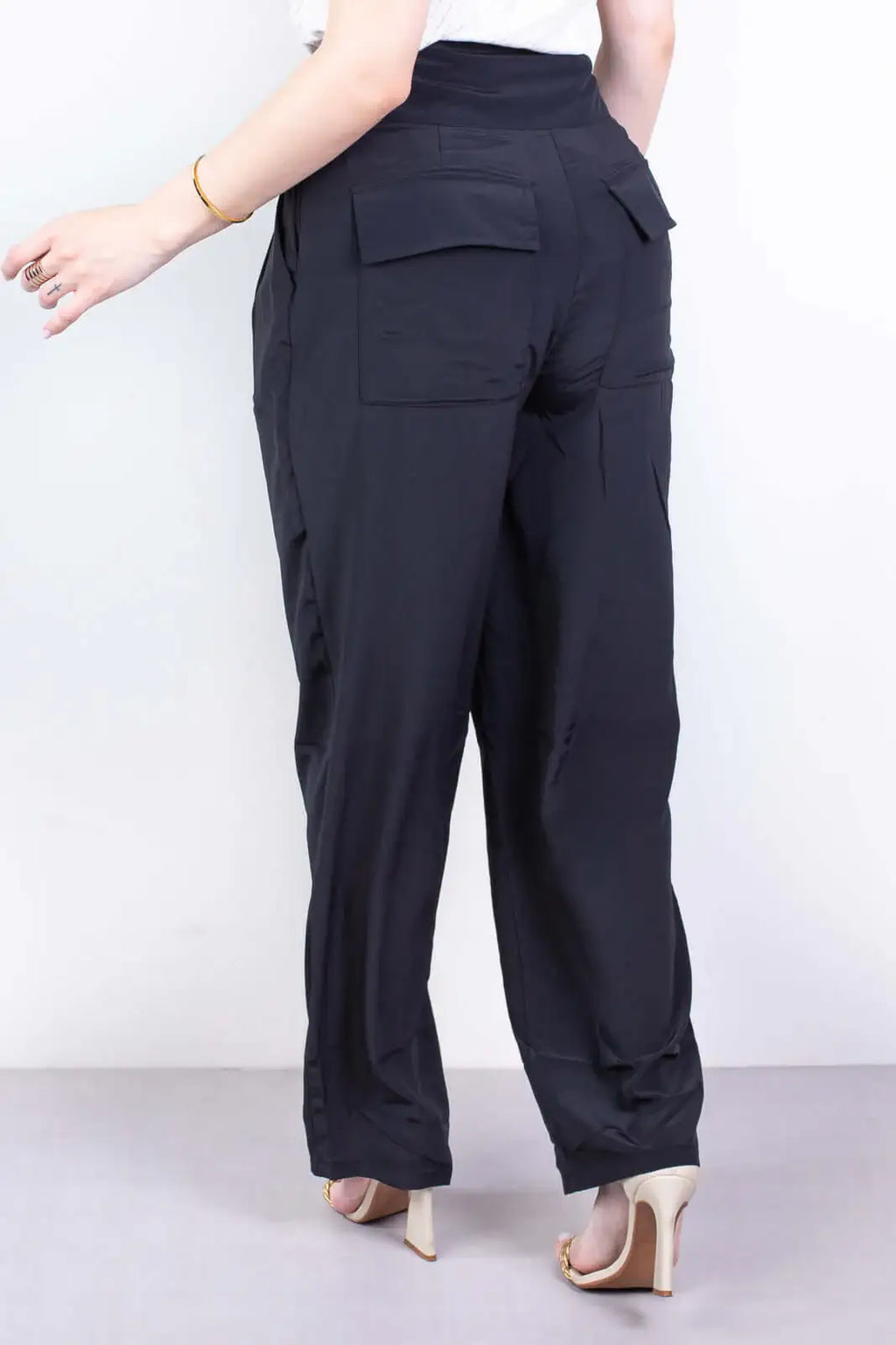 Calça feminina alfaiataria corte reto 64108 - Enluaze