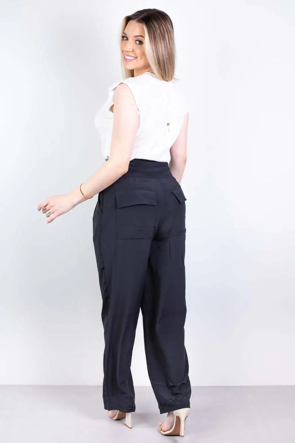 Calça feminina alfaiataria corte reto 64108 - Enluaze