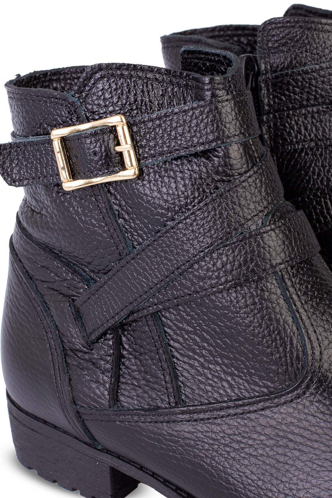 Bota cano curto em couro com fivela 6522 - Enluaze