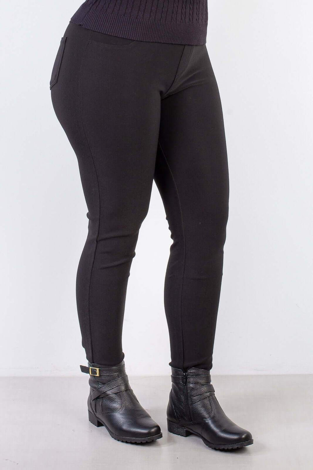 Bota cano curto em couro com fivela 6522 - Enluaze