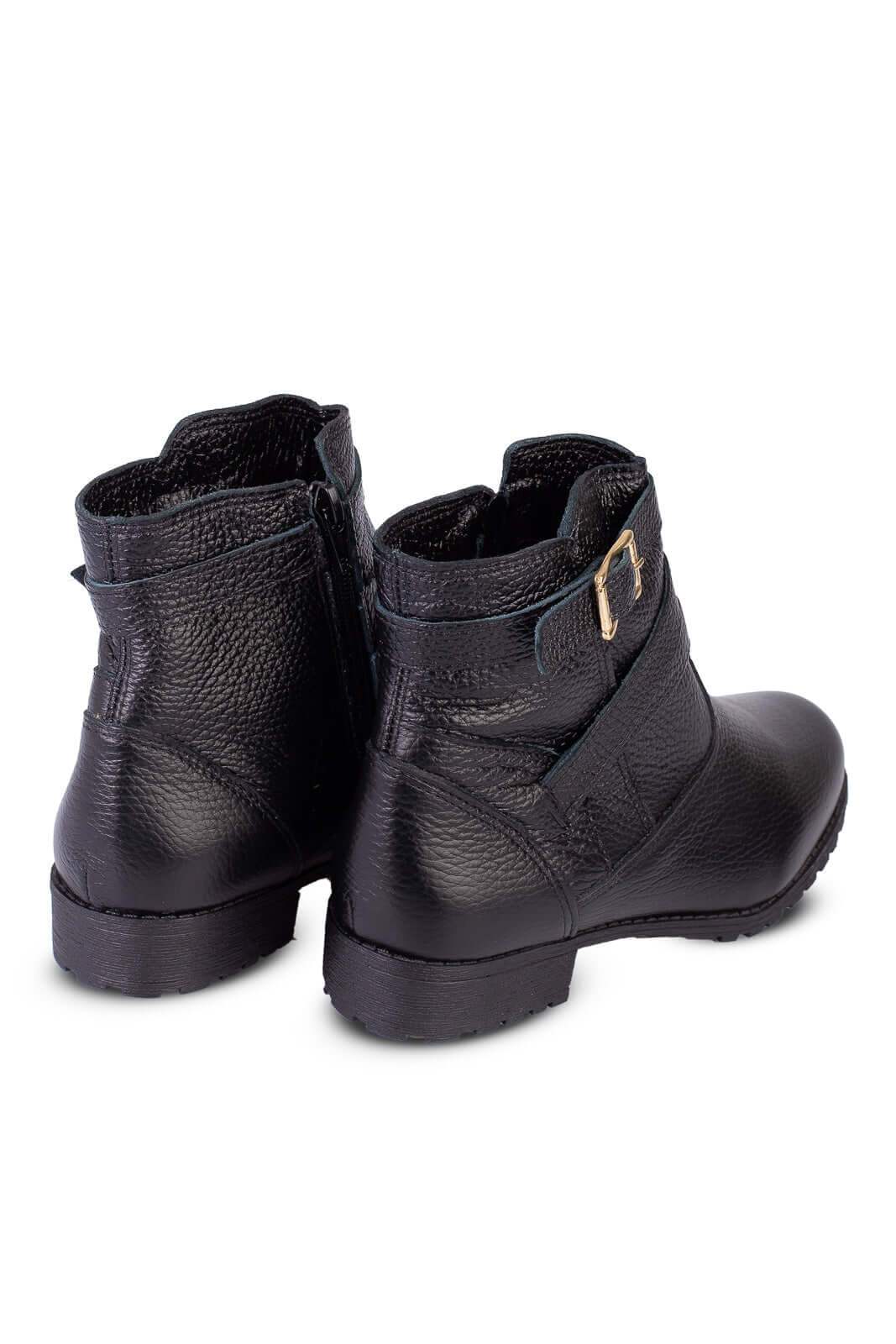 Bota cano curto em couro com fivela 6522 - Enluaze