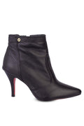 Bota de couro cano curto com salto fino 6583 - Enluaze
