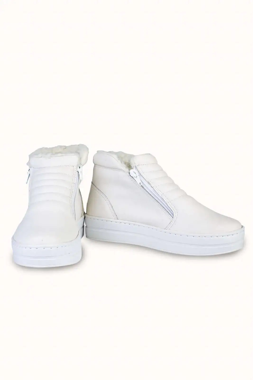 Tênis de couro com matelassê forrada em pelo 6903P - Enluaze