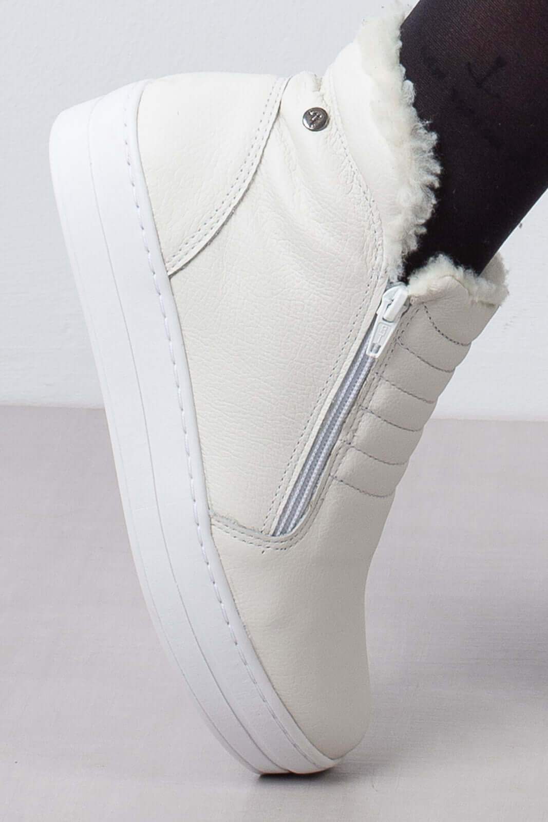 Tênis de couro com matelassê forrada em pelo 6903P - Enluaze