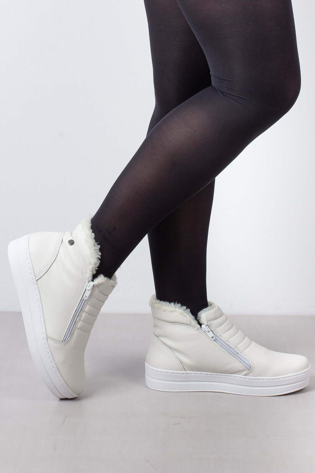 Tênis de couro com matelassê forrada em pelo 6903P - Enluaze