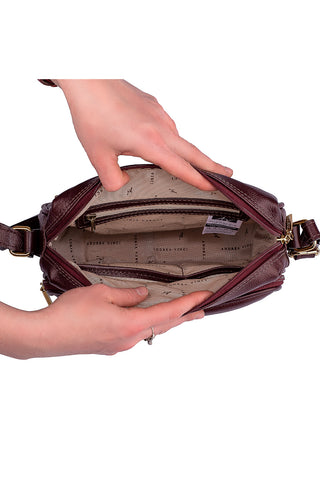 Bolsa de couro liso tiracolo com divisórias Rita - Enluaze - Bolsas e Mochilas em Couro Legítimo - Andrea Vinci