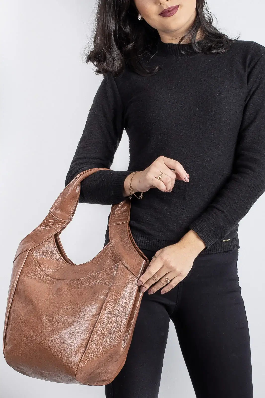 Bolsa saco grande de couro liso Cíntia - Enluaze