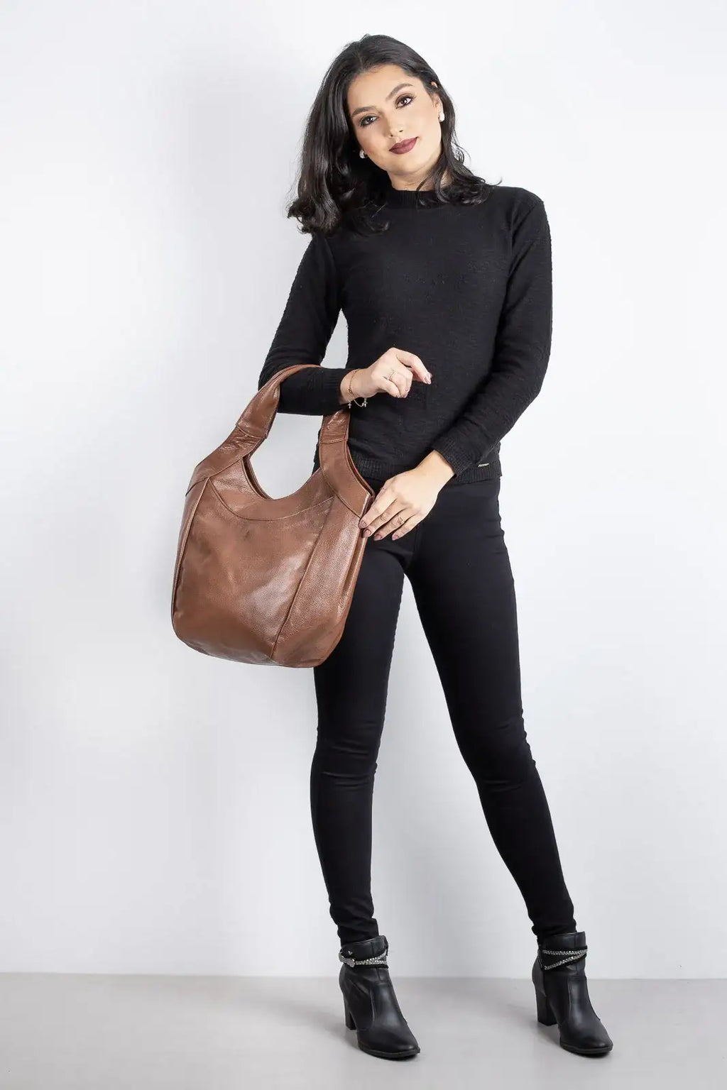 Bolsa saco grande de couro liso Cíntia - Enluaze