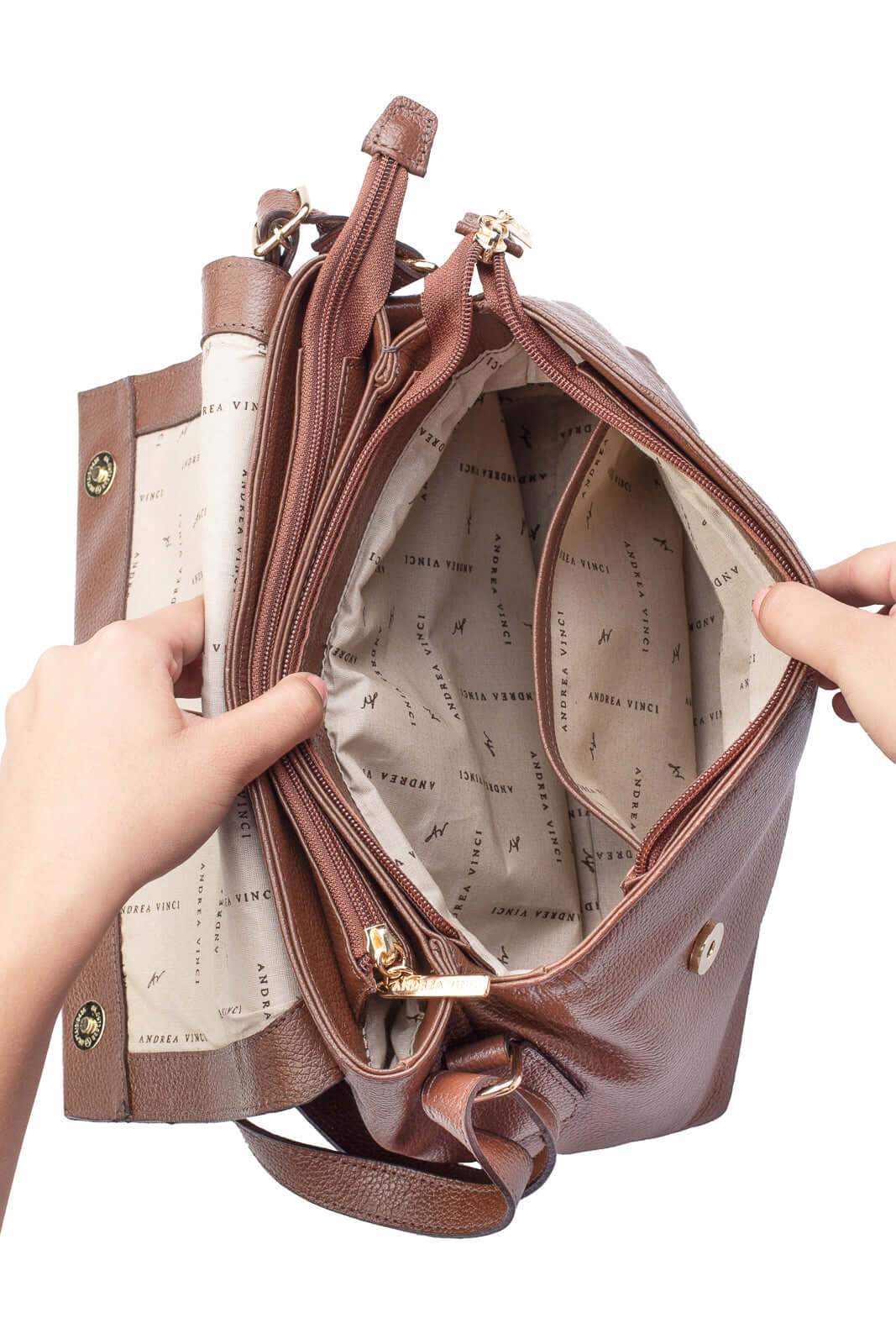Bolsa tiracolo de couro liso com tampa Rose - Enluaze