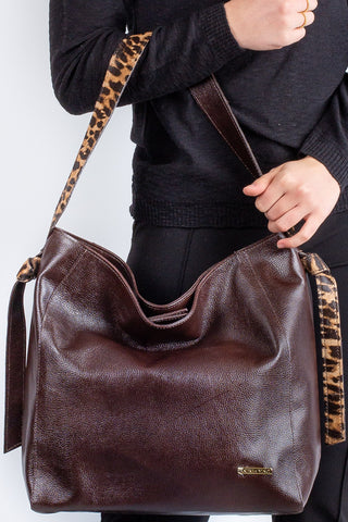 Bolsa sacola de ombro em couro estampado Mara - Enluaze - Bolsas e Mochilas em Couro Legítimo - Andrea Vinci