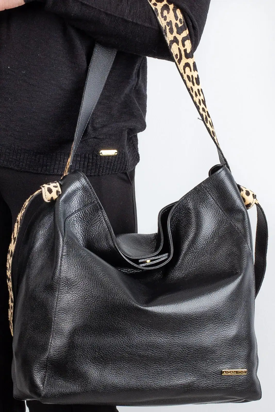 Bolsa sacola de ombro em couro estampado Mara - Enluaze