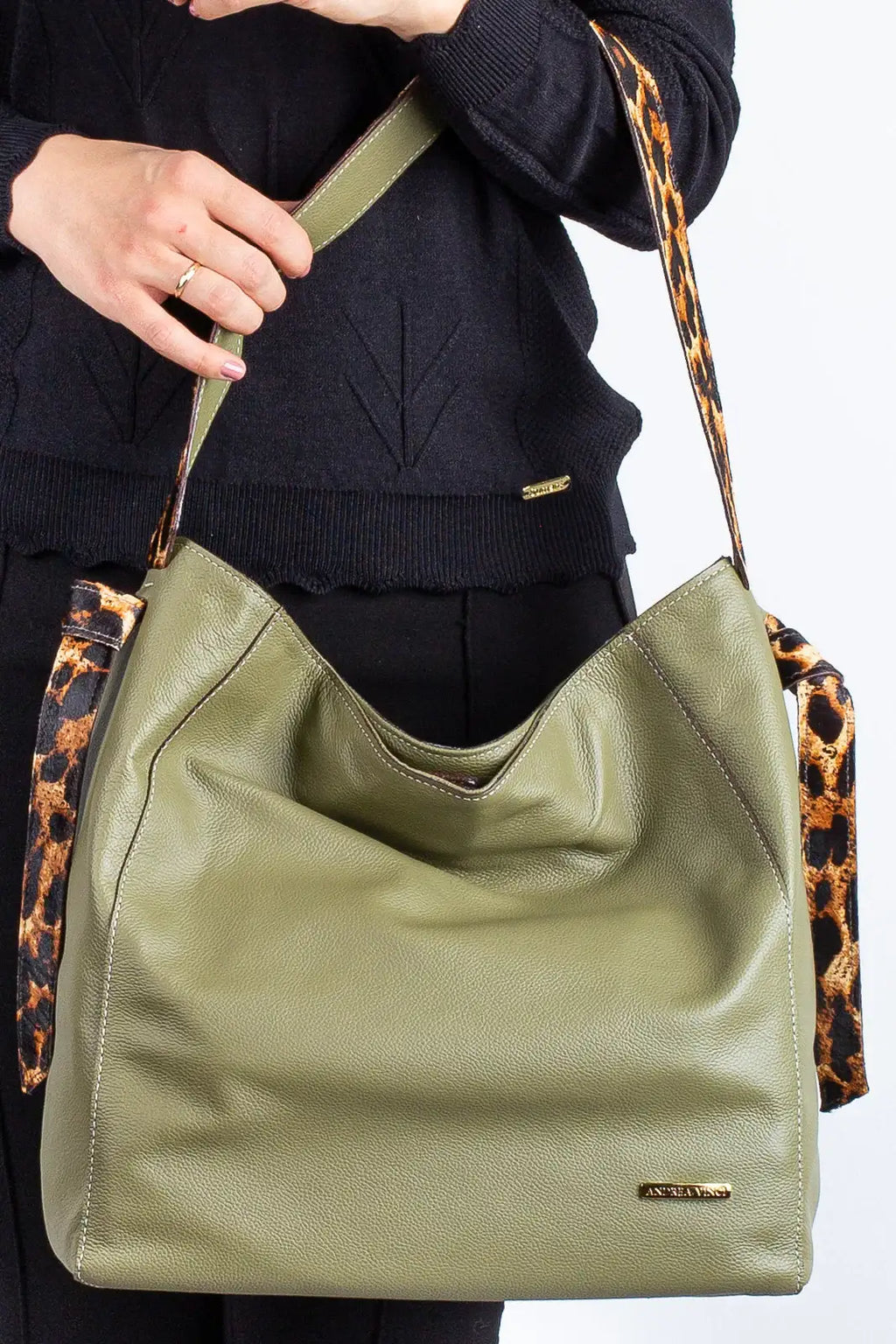 Bolsa sacola de ombro em couro estampado Mara - Enluaze