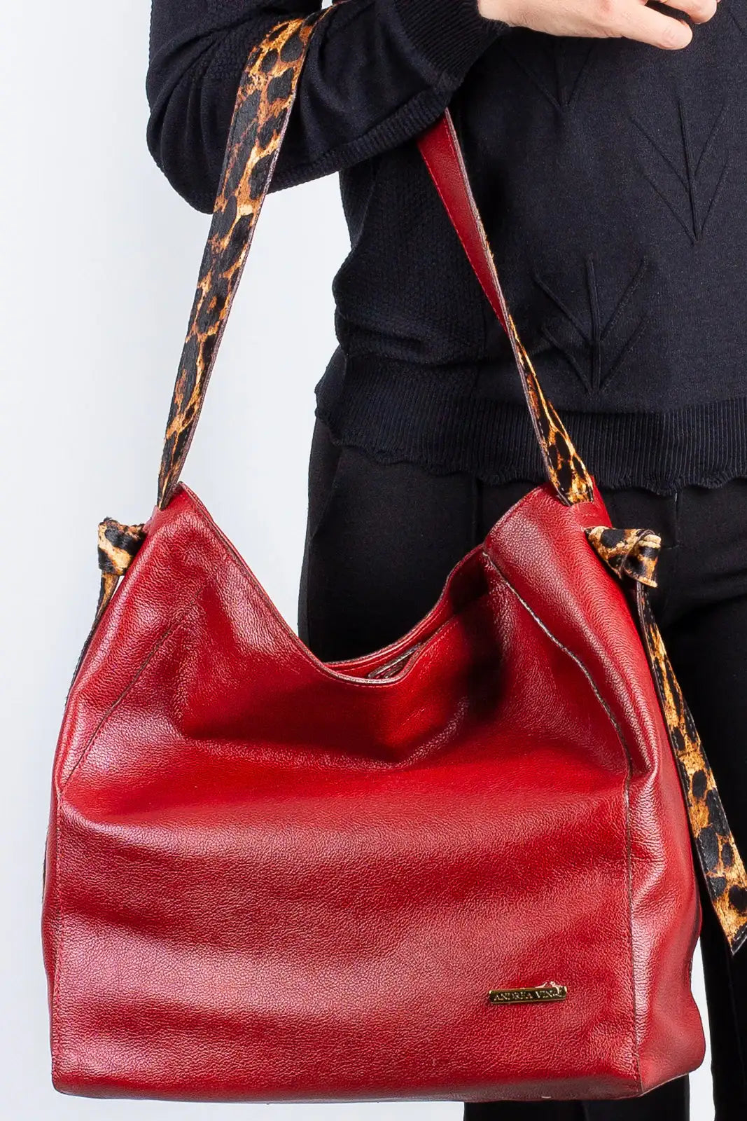 Bolsa sacola de ombro em couro estampado Mara - Enluaze