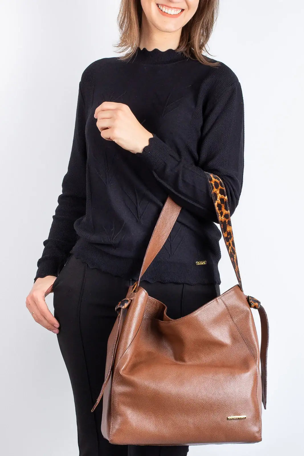 Bolsa sacola de ombro em couro estampado Mara - Enluaze