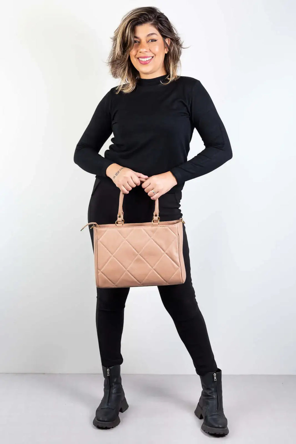 Bolsa feminina de couro liso Eliza - Enluaze