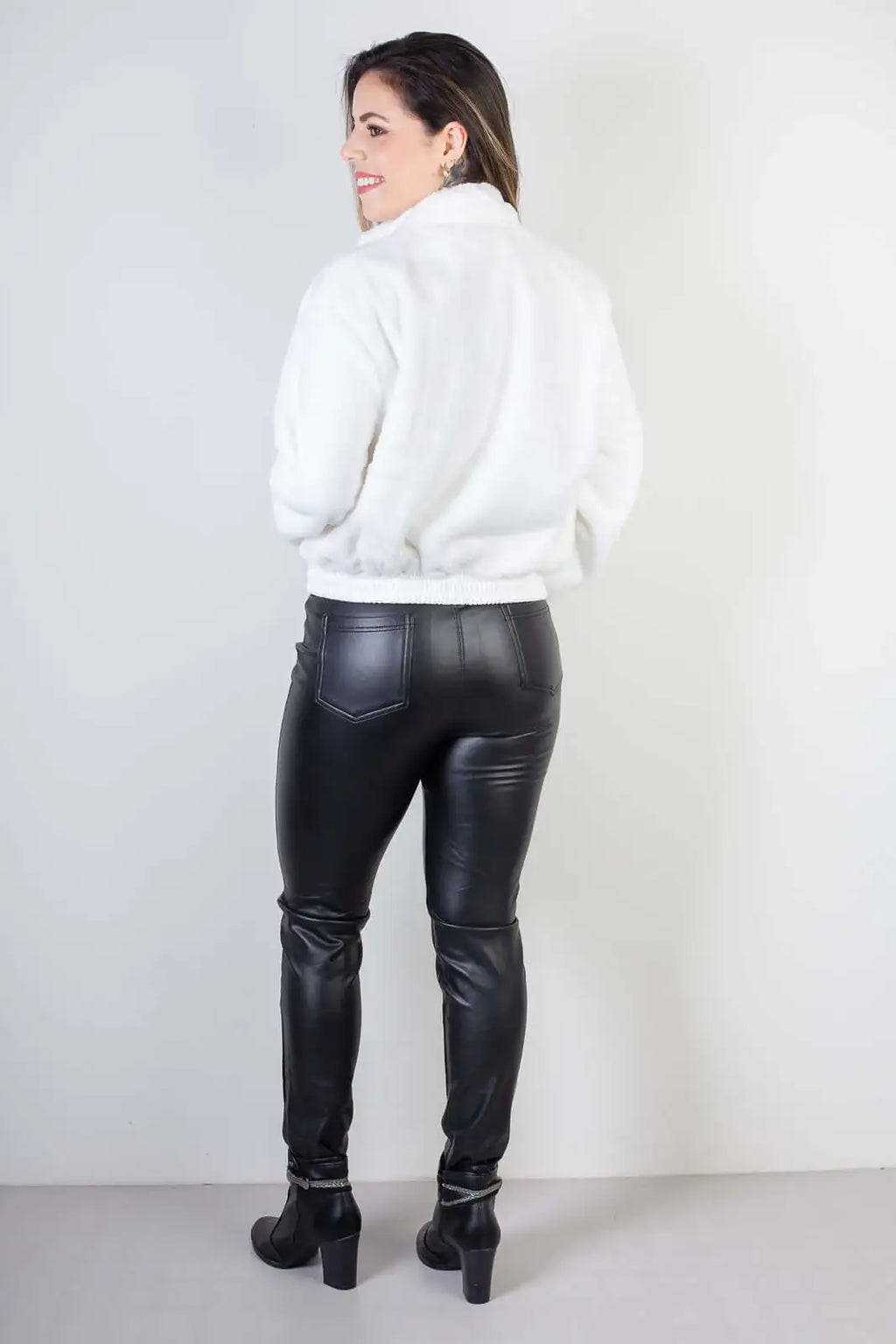 Jaqueta Fur feminina forrada com bolsos 70832 - Enluaze