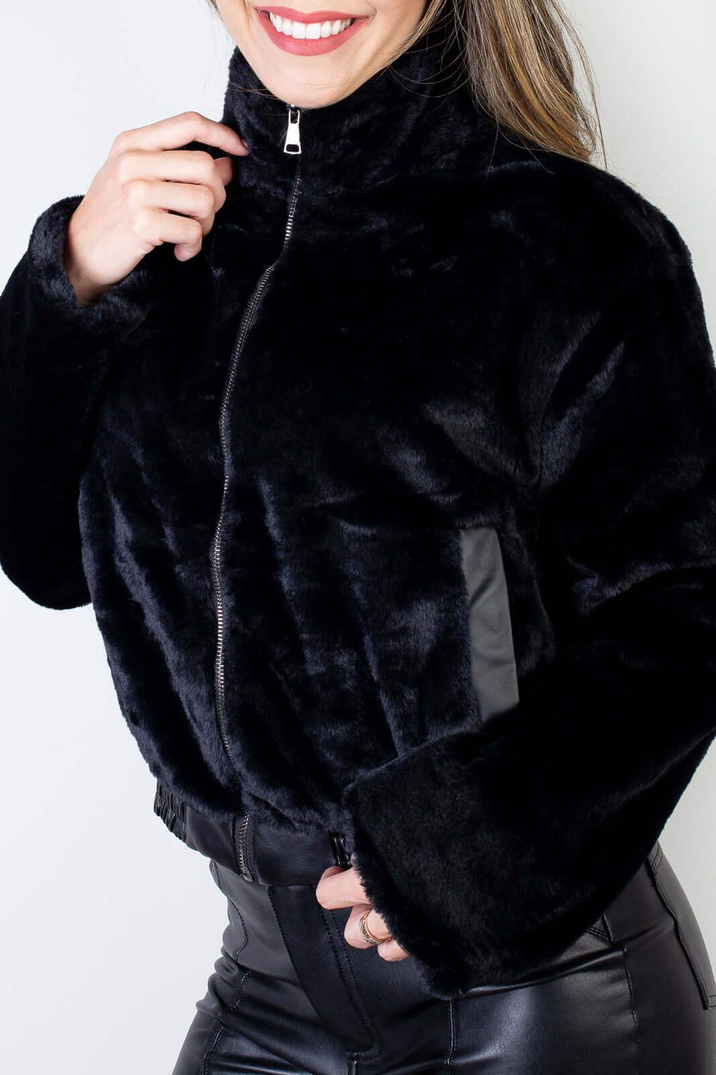 Jaqueta Fur feminina forrada com bolsos 70832 - Enluaze