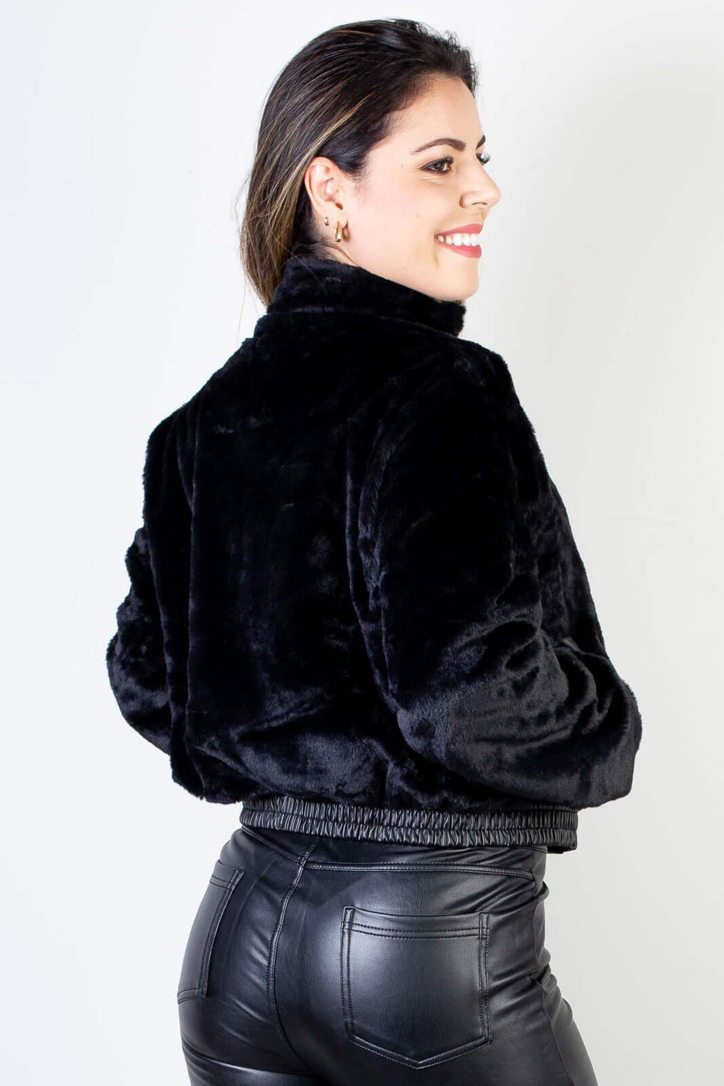 Jaqueta Fur feminina forrada com bolsos 70832 - Enluaze