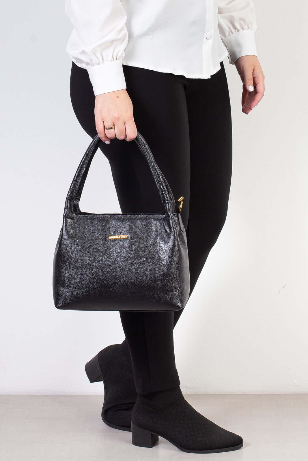 Bolsa básica de ombro em couro liso Maria - Enluaze