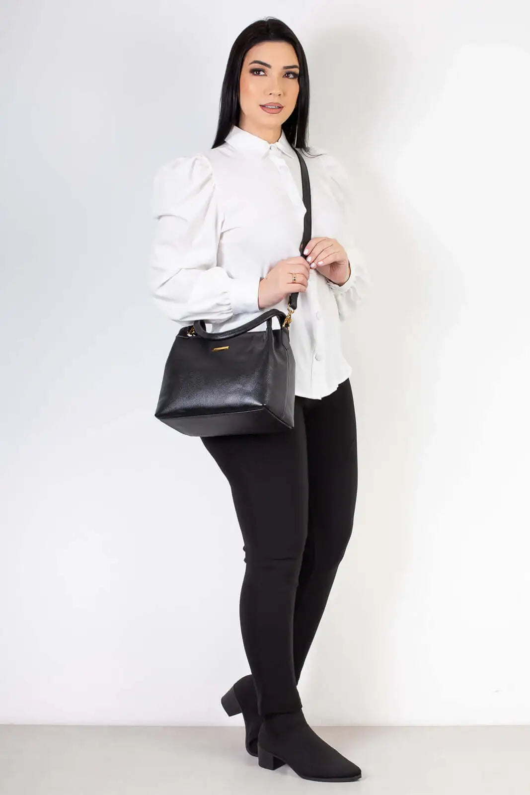 Bolsa básica de ombro em couro liso Maria - Enluaze