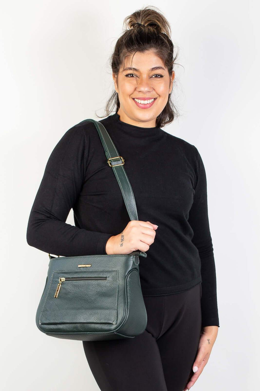 Bolsa feminina tiracolo de couro liso Maísa - Enluaze
