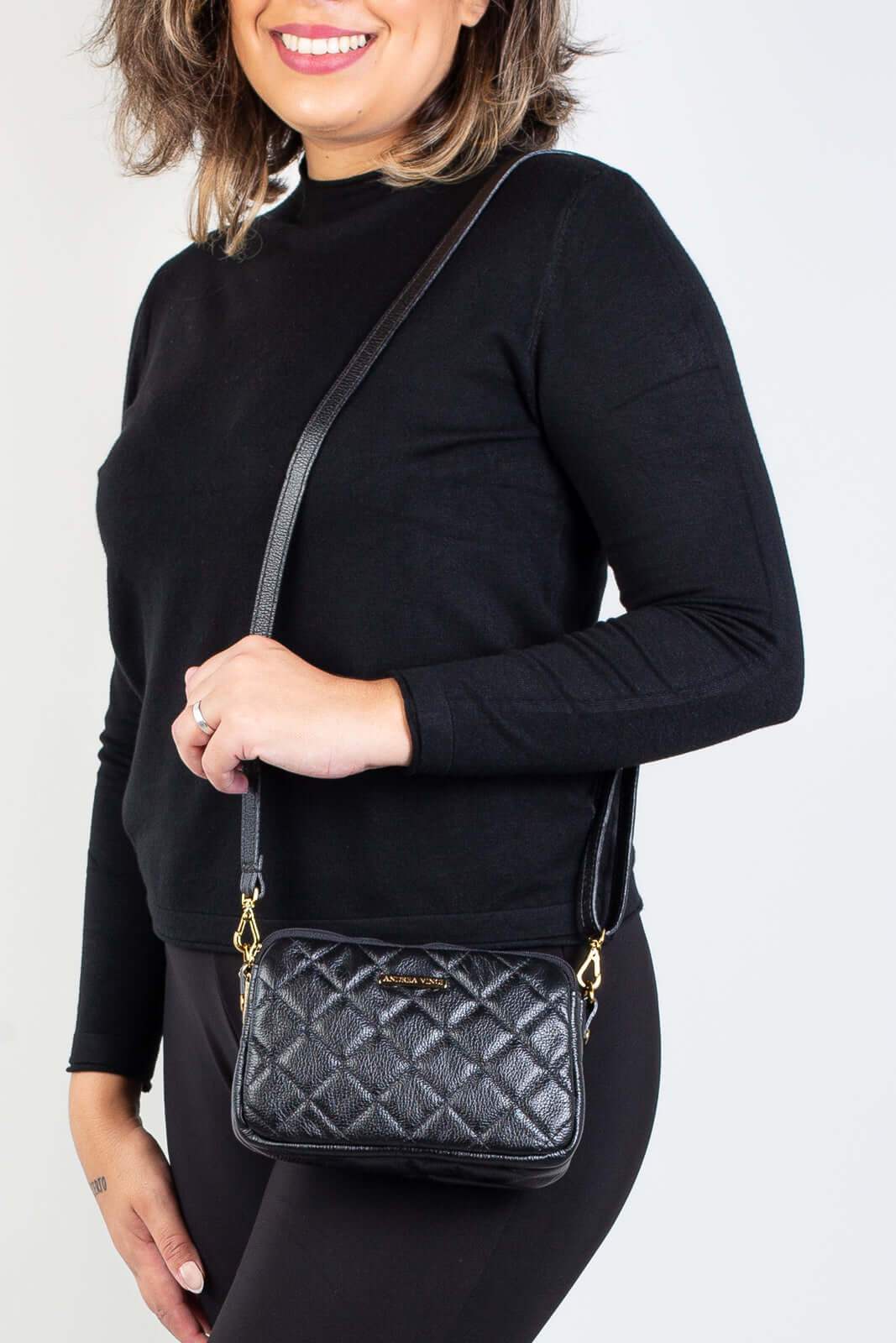 Bolsa pequena de couro matelassê Beatriz - Enluaze