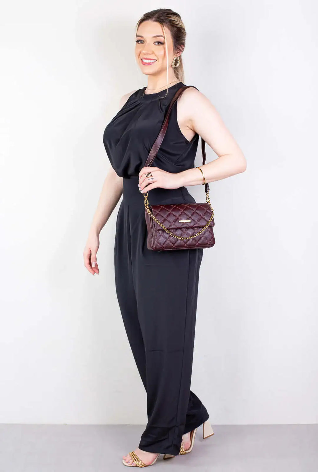 Bolsa de couro com corrente matelassê Giulia - Enluaze