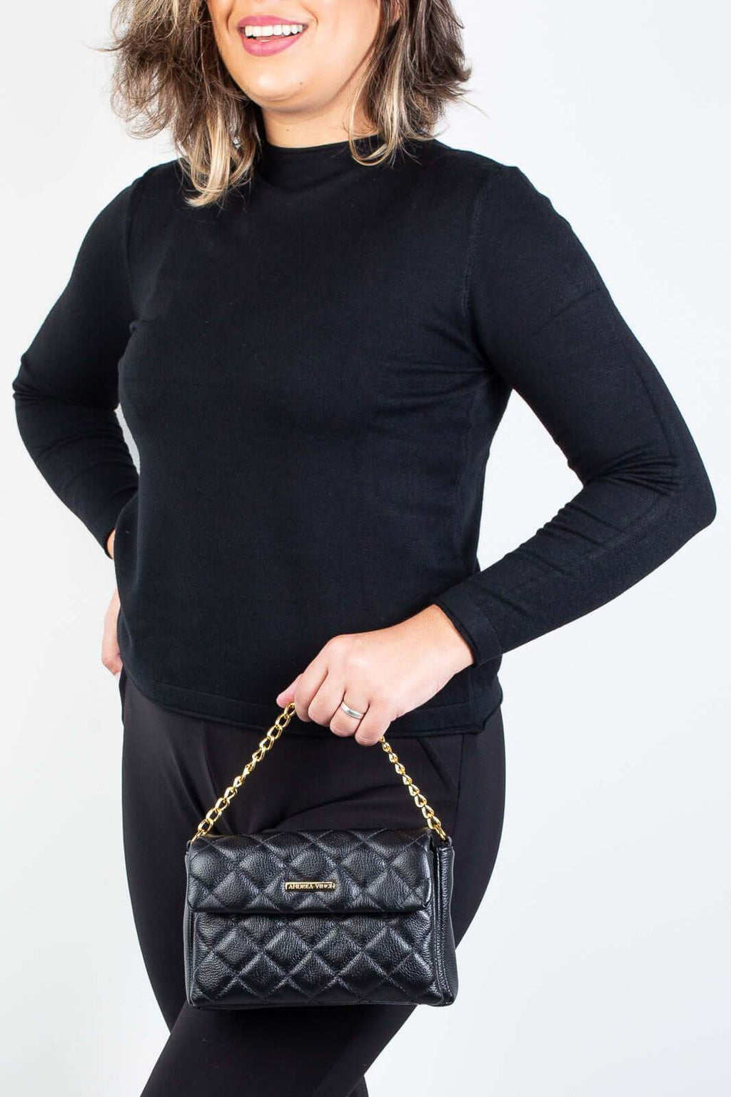 Bolsa de couro com corrente matelassê Giulia - Enluaze