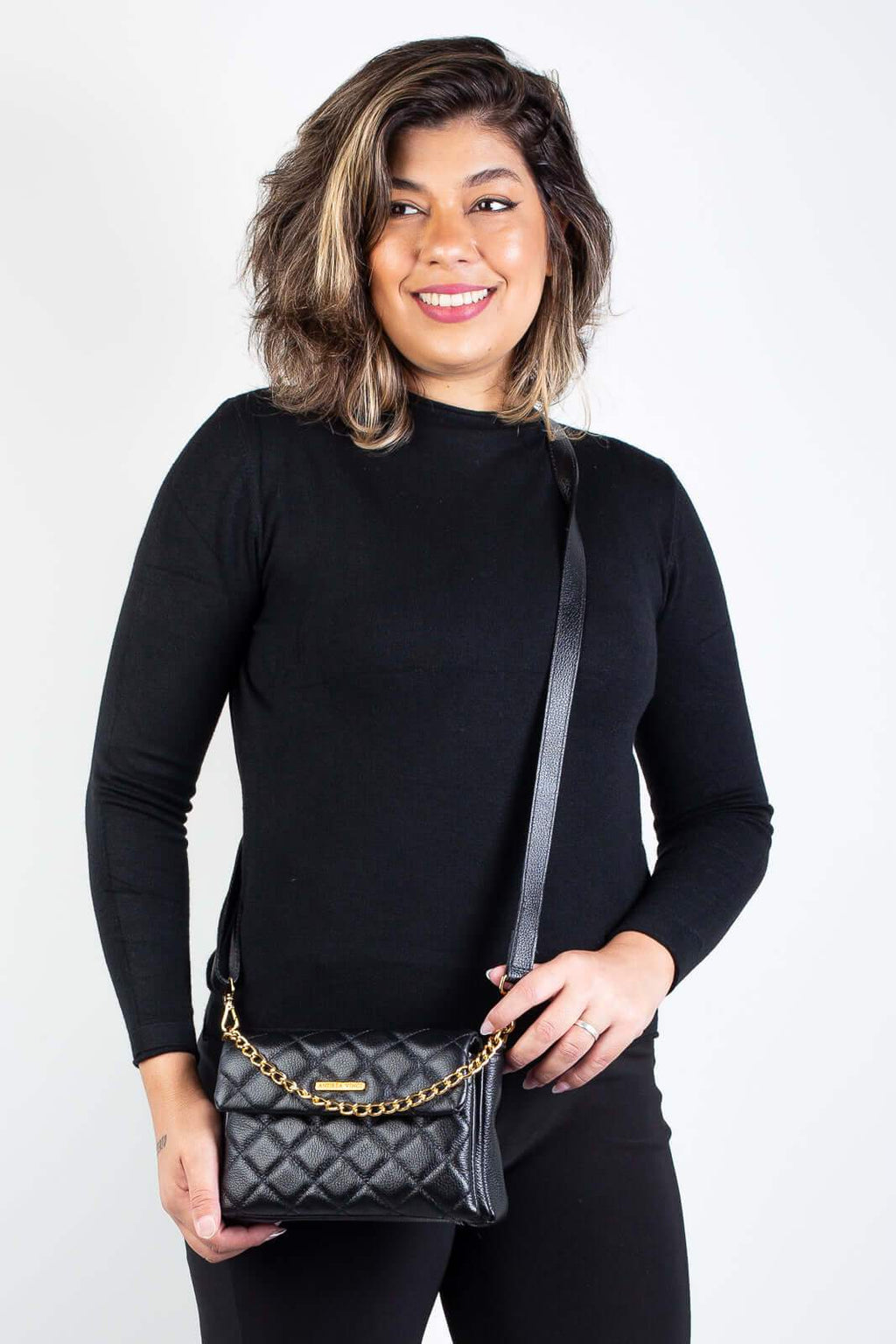 Bolsa de couro com corrente matelassê Giulia - Enluaze