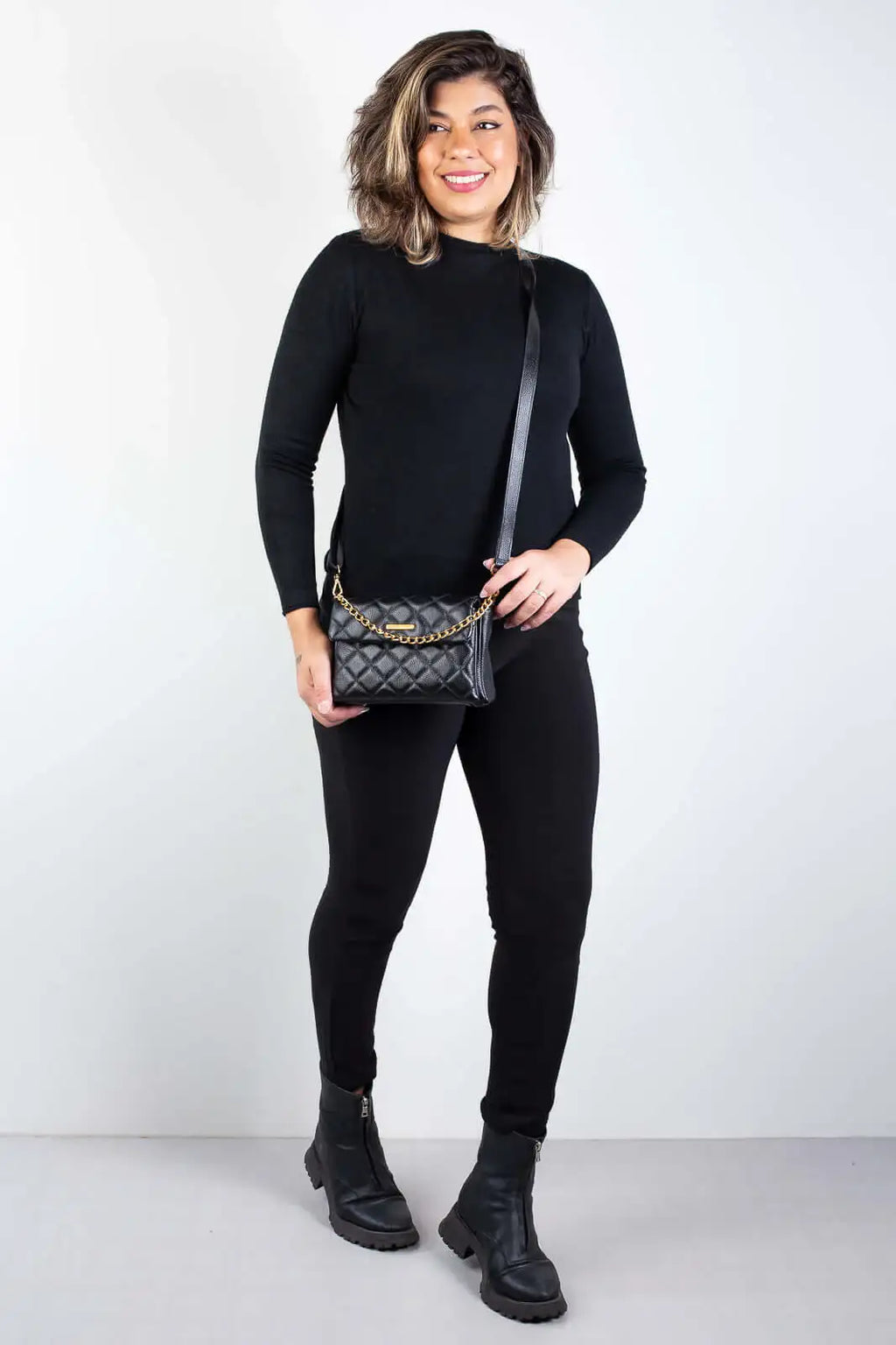 Bolsa de couro com corrente matelassê Giulia - Enluaze