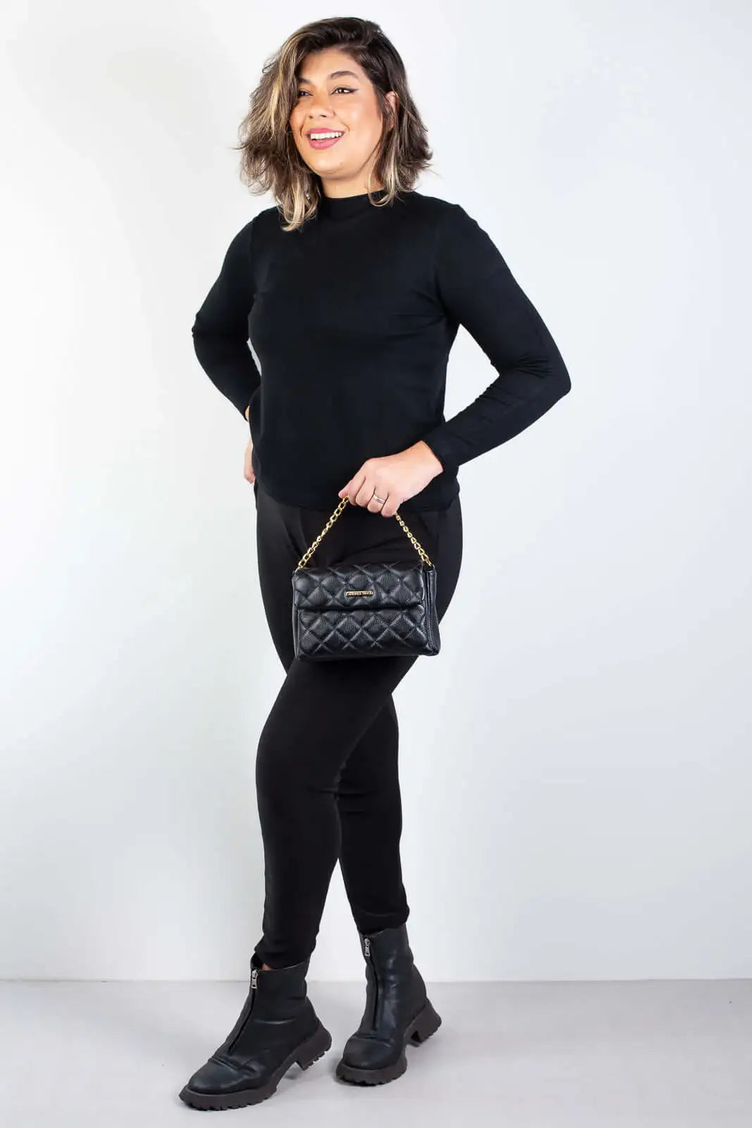 Bolsa de couro com corrente matelassê Giulia - Enluaze