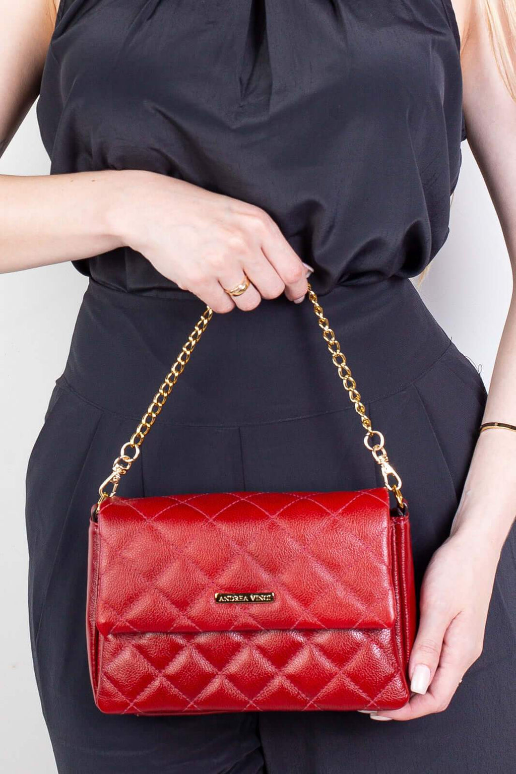 Bolsa de couro com corrente matelassê Giulia - Enluaze