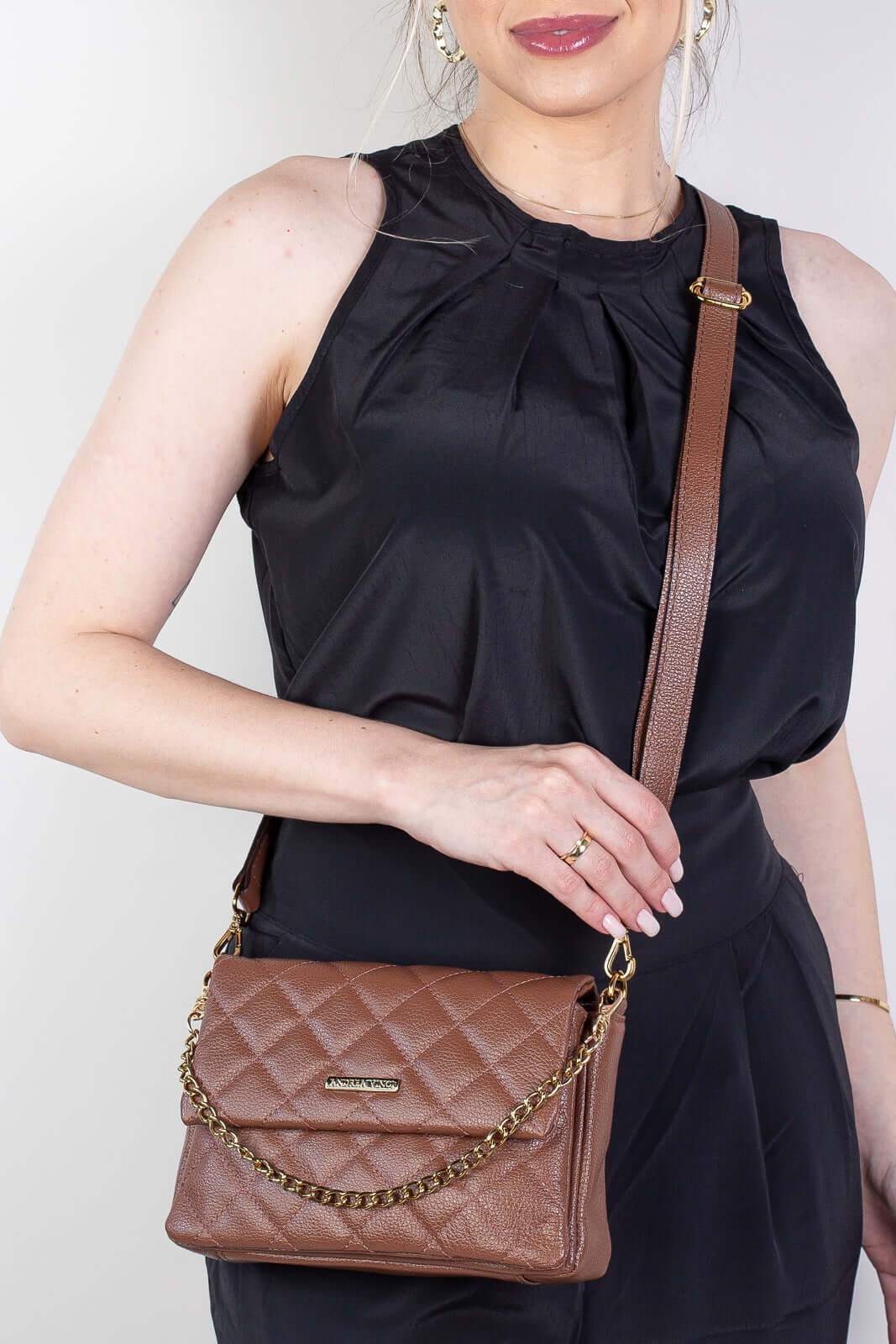 Bolsa de couro com corrente matelassê Giulia - Enluaze