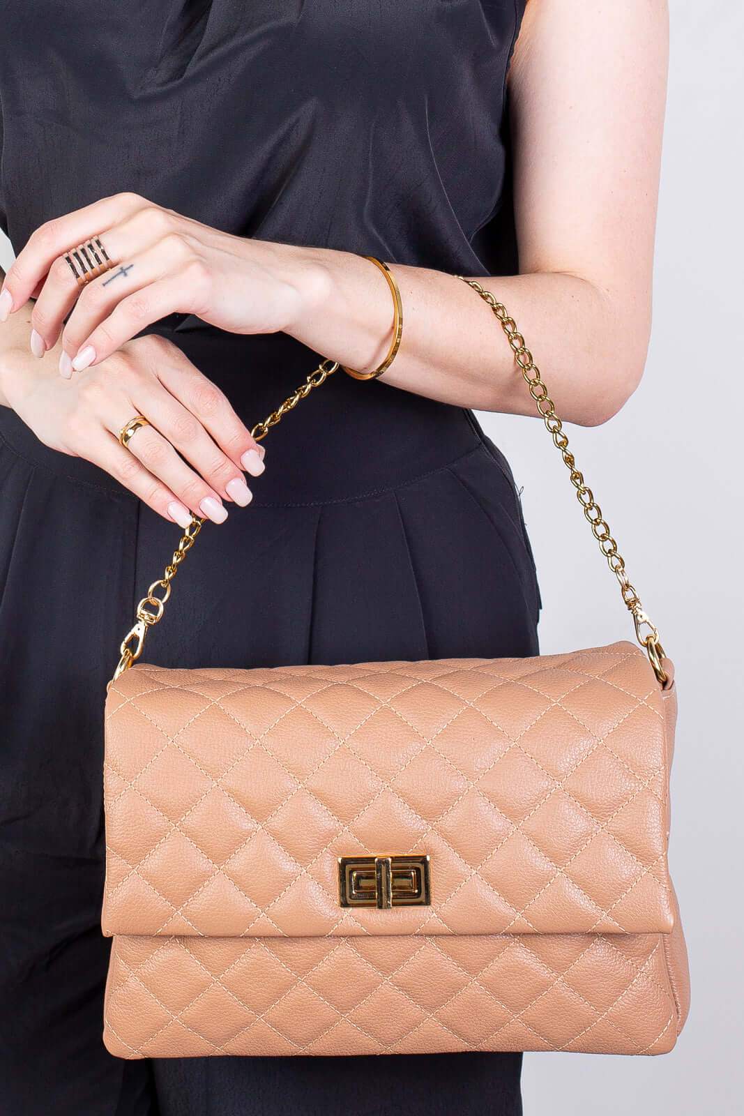 Bolsa grande de couro matelassê Giorgia - Enluaze