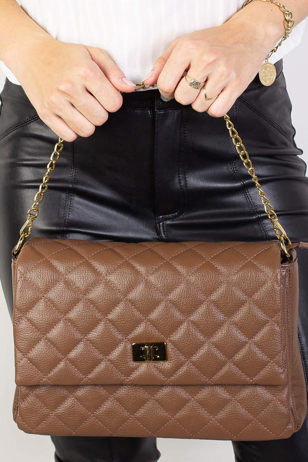 Bolsa grande de couro matelassê Giorgia - Enluaze