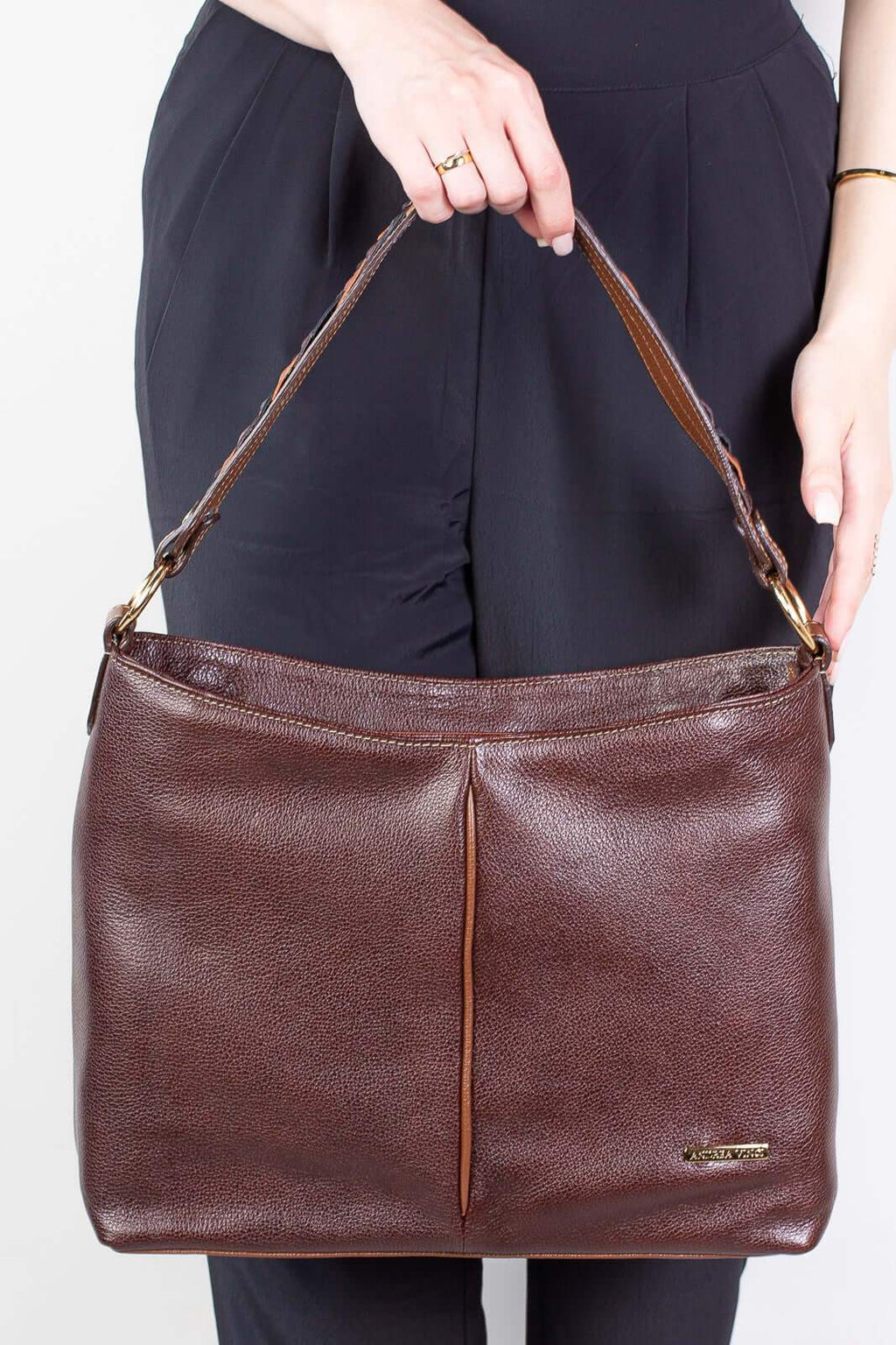 Bolsa de ombro em couro liso Flávia - Enluaze