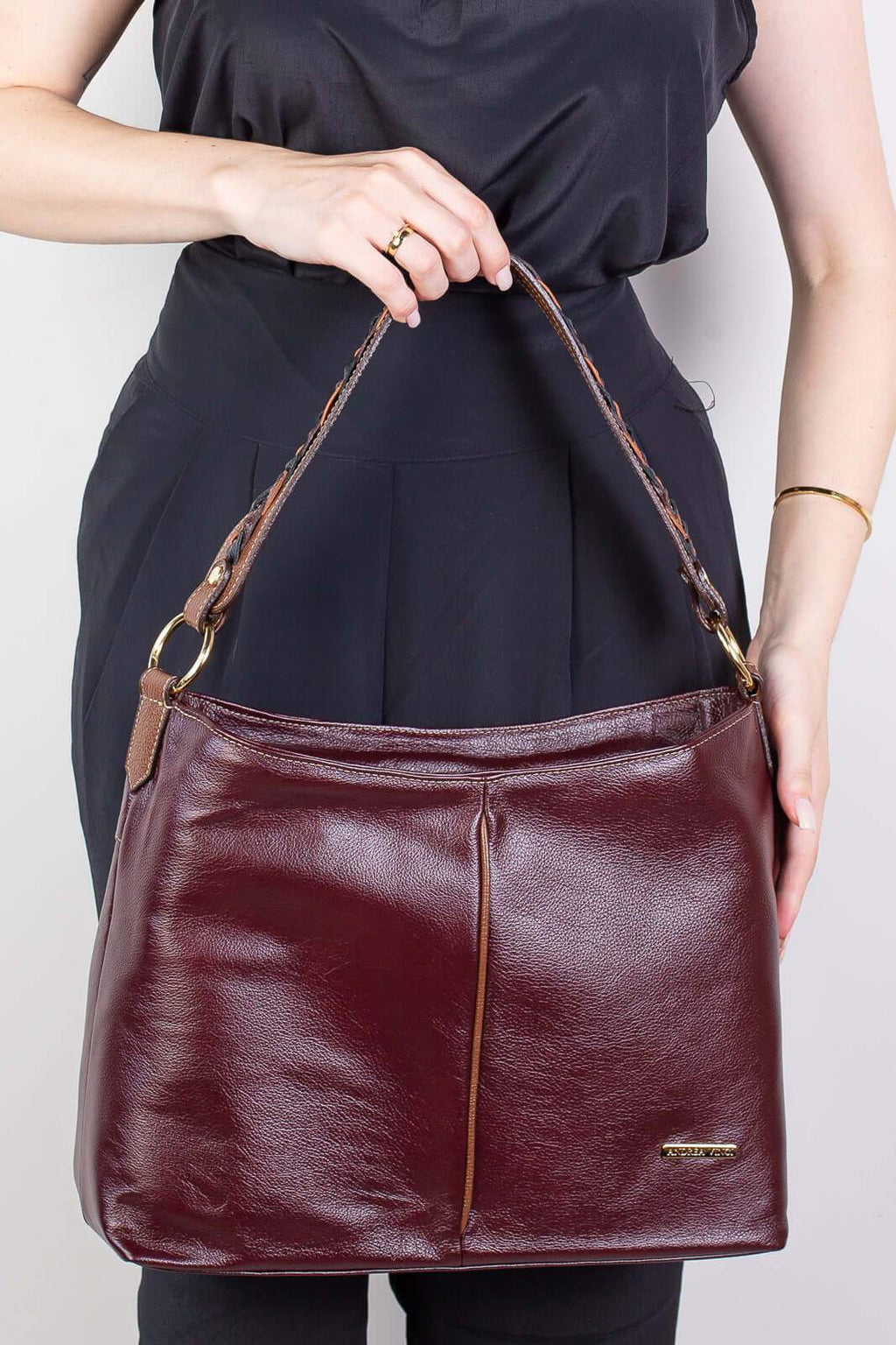 Bolsa de ombro em couro liso Flávia - Enluaze