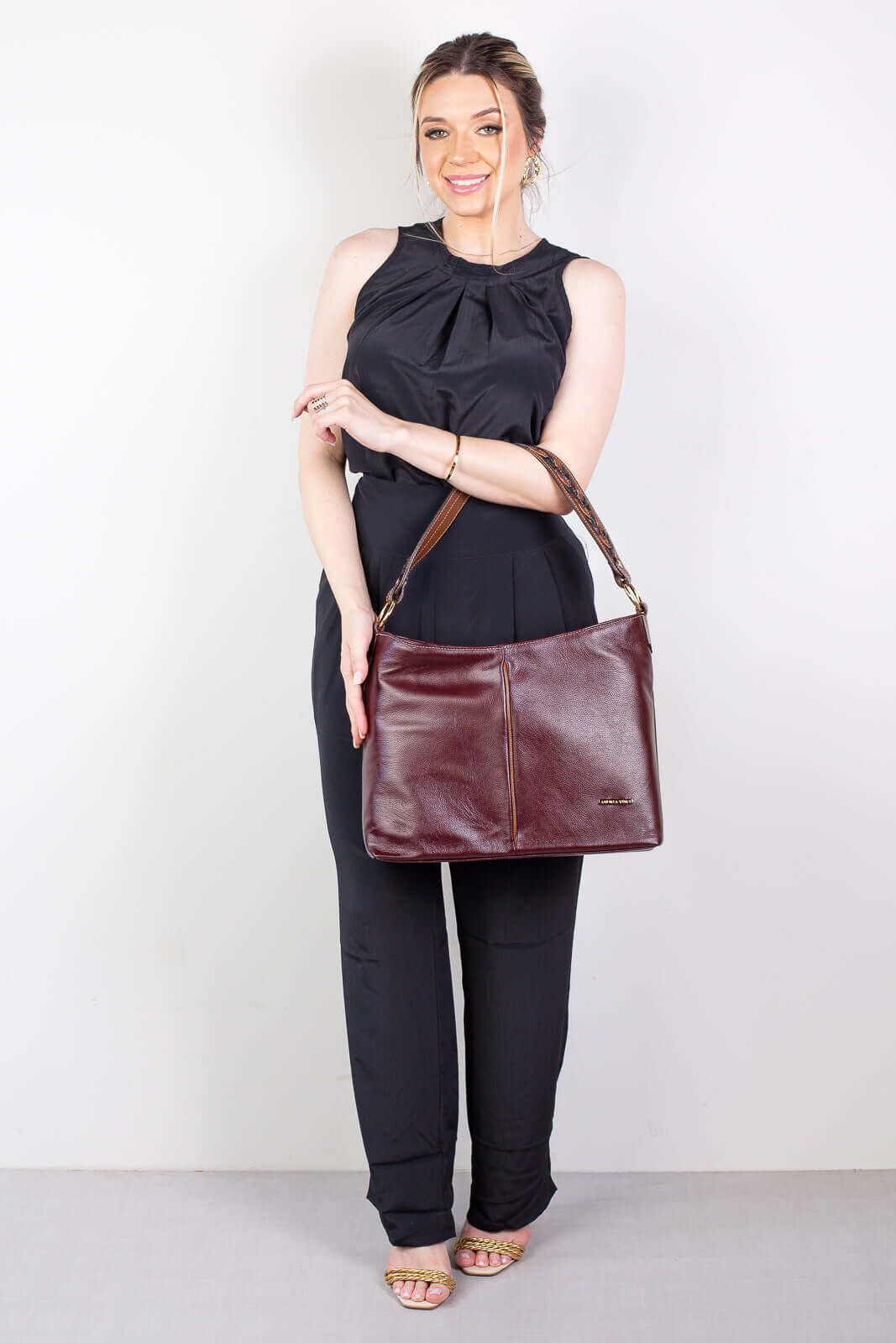 Bolsa de ombro em couro liso Flávia - Enluaze